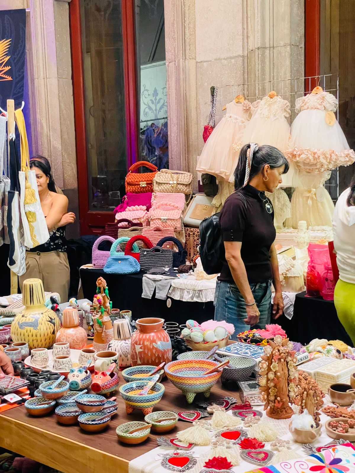 Montaje del mercado en Casa de los Ángeles